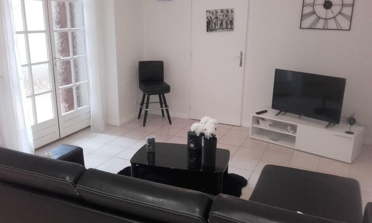 Chez Zazouilles Apartment Pau Luaran gambar